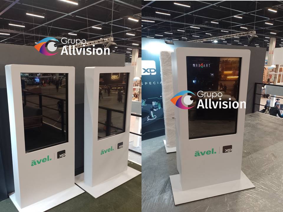 Aluguel de totem touch screen para eventos corporativos. Interatividade e suporte. Totem interativo para eventos, ideal para engajar público e captar dados. Visite Nossa Loja Física. Locações. Eventos Imersivos