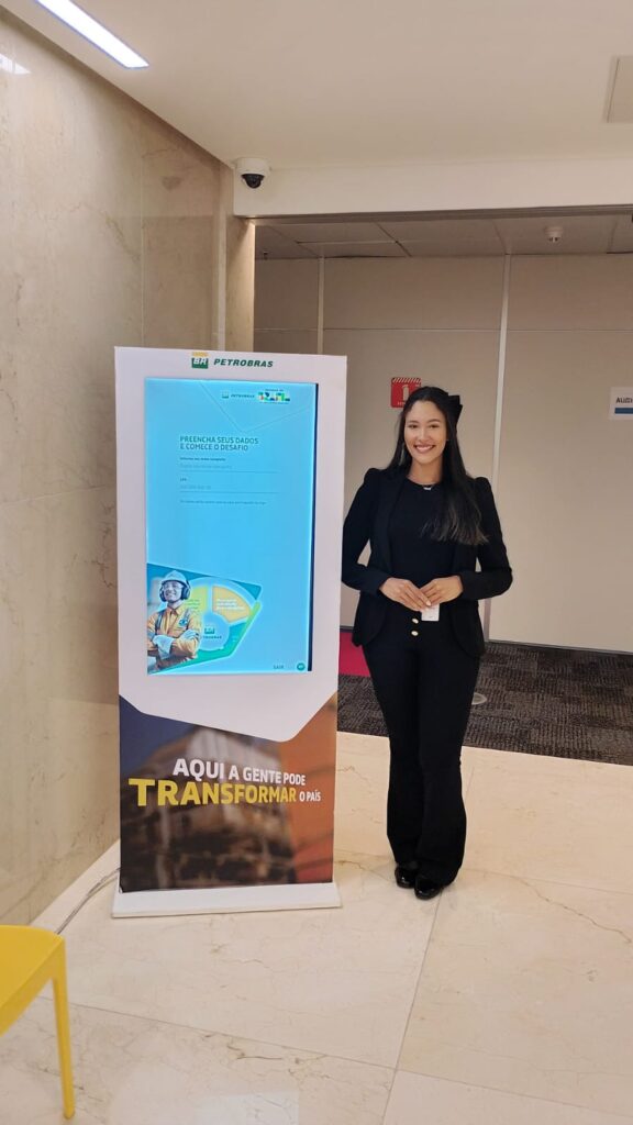 Alugue Totem Touch Screen e Painel de LED para feiras e eventos do setor agro. Soluções interativas para destacar sua marca em 2026